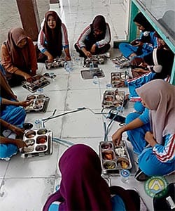 Program Makan Bergizi Gratis: Langkah Strategis Badan Gizi Nasional Wujudkan Generasi Sehat Indonesia Tahun 2025 1 mbg 01a SMKS Gunung Rinjani Lombok