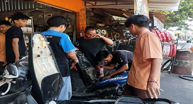 Praktek-jurusan-Otomotif-DUDI.jpg