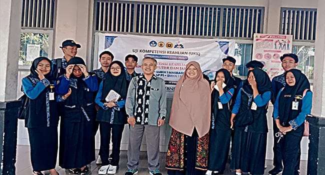 Ujian-keterampilan-dan-kompetensi-tes-2024-photo-bersama